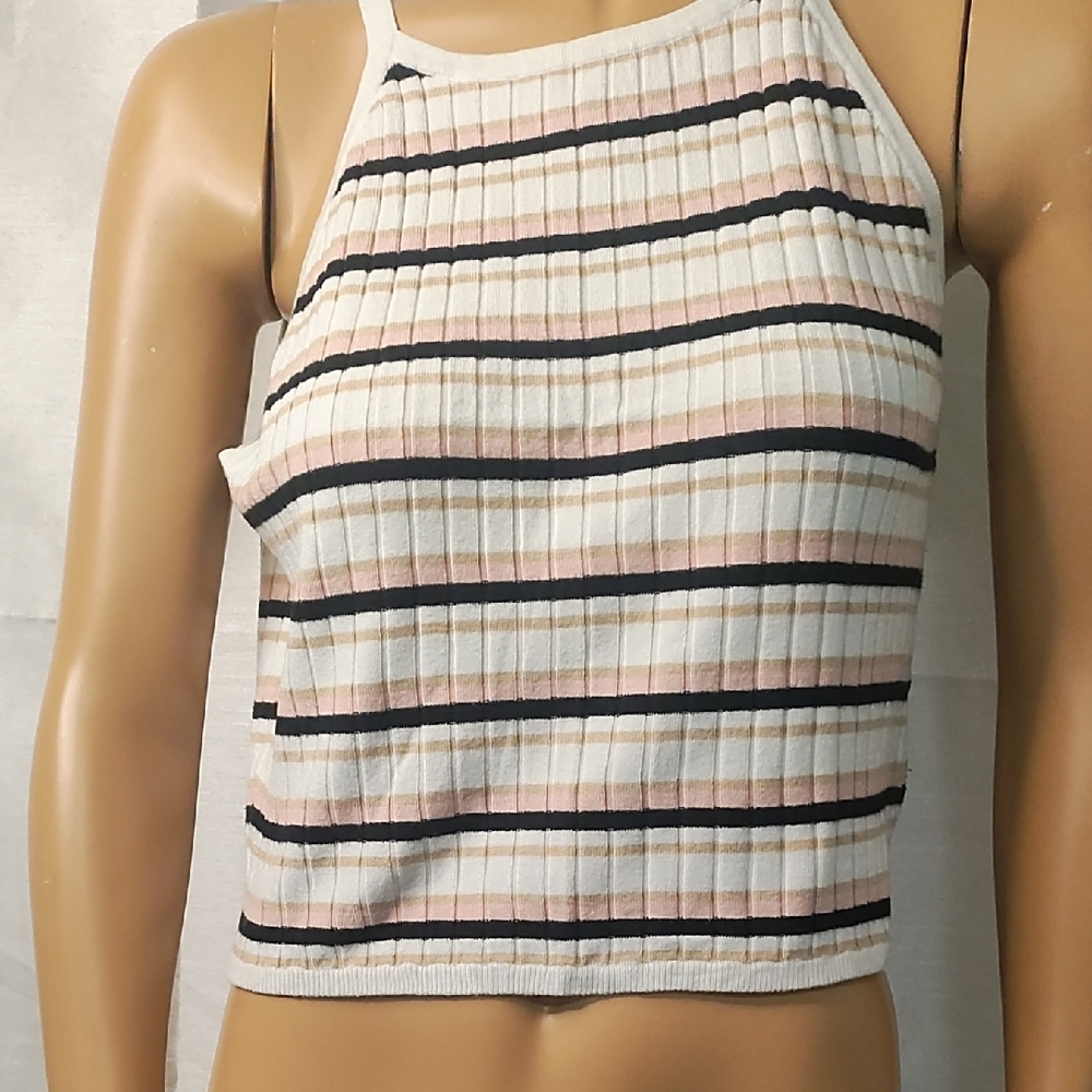Divided Black‎ Crop Top with Ribbed Texture